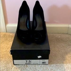 Vintage peep toe pumps